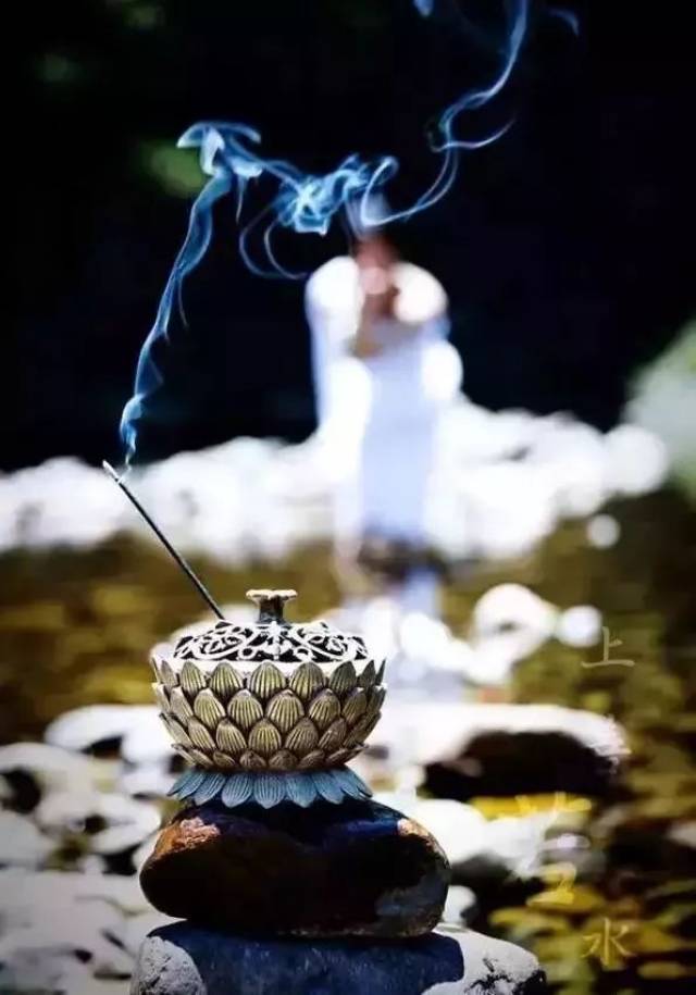 纵有三千烦恼,不如拈花一笑