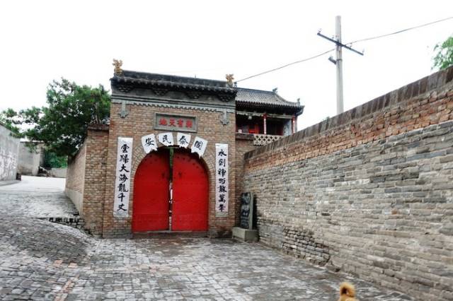 府谷 城隍庙建于明万历年间 府谷 飞龙山上的兴保塔 府谷 来源:榆林