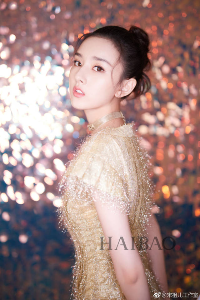 宋祖儿机场撩个头发就能撩到10w 网友?是心动的感觉!