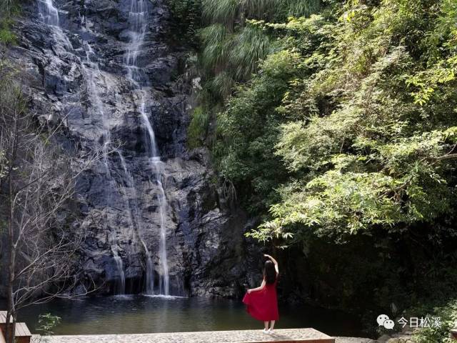 下面,请跟随小编的脚步,一起走进福当山旅游景区.