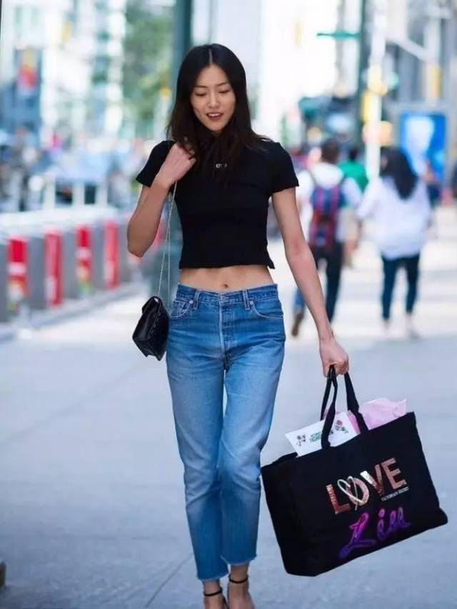奚梦瑶发福露肚腩,维密秀还剩2个月,她竟靠这7个动作瘦下来了