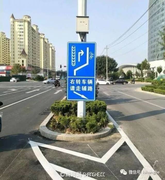 注意!银河路部分路口右转车辆需提前进辅道