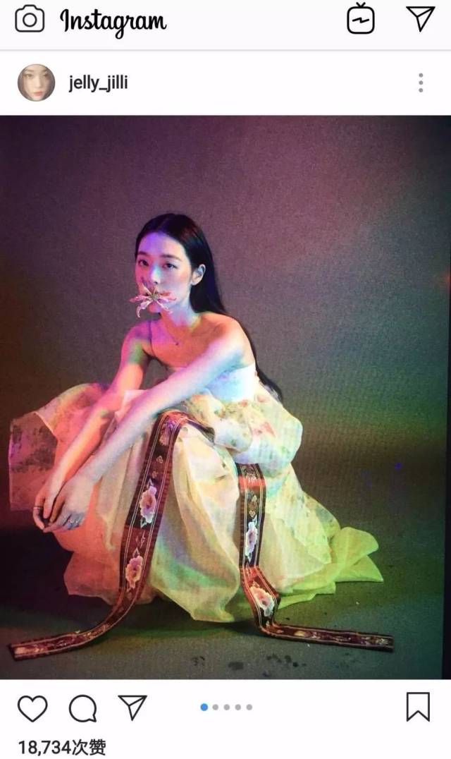 崔雪莉ins公开画报拍摄现场照片上热搜!神级画报的都!