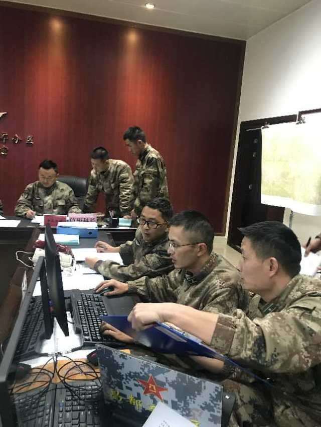 该分区检查指导工作的西藏军区政治工作部周胜刚副主任率分区部分救援