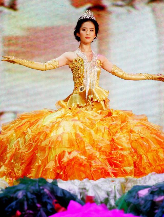 明星 ● 金鹰女神花落迪网页游戏私服大全丽热巴!BTW,我们还是先来看看往届的金