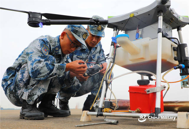 南部战区空军航空兵某旅战斗机准备开飞!