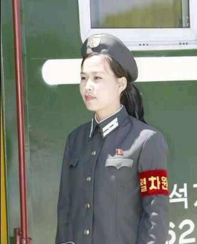 在朝鲜铁路上班的美女和普通男