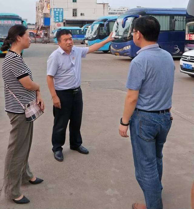 县交通运输局党委书记,局长侯建星多次到渑池汽车站实地察看