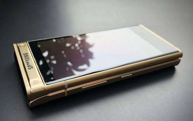 【搞事】三星万元翻盖机w2019入网 土豪的世界我不懂