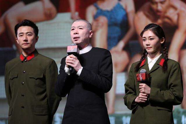 冯小刚春节聚会让苗苗跳舞:老男人的油腻,何止饭局