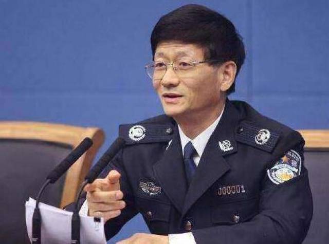 我国哪种"警衔"的警察穿白色警服,与蓝色警服比谁的级别高