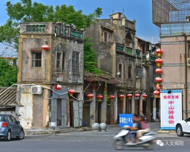 揭阳中山路铺石开汽车?不是步行街?