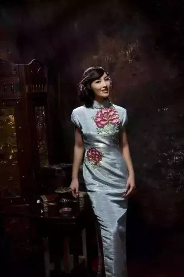 很火的女生照片旗袍 095296be7a254e0ba564d96e47ecd4ef.jpeg