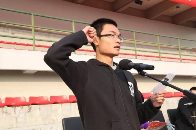 不怕戳脚,清华大学开了个"赤脚运动会"