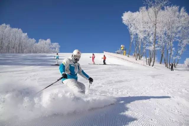 贵为天成 拥有世界著名 亚州一流 国内最好的专业雪场 北大壶滑雪场和