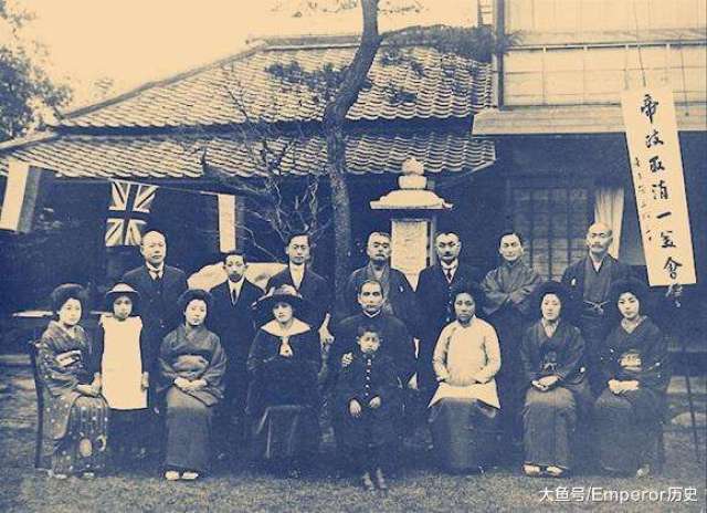 (图为1913年3月,孙中山,黄兴,戴季陶等人,与日本企业家在上海的横滨正