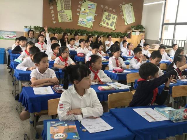 同乐 共听 齐品 合思——记德培小学三年级家长开放日