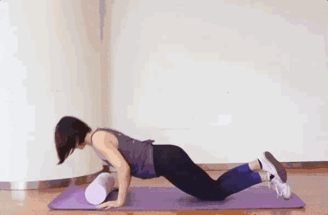 刚好到胸口处就可以了 如果女生力量不够的话,可以做跪姿俯卧撑