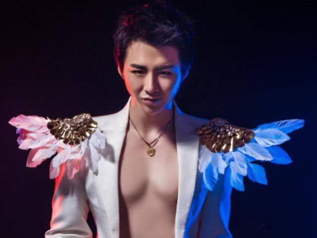 别看摩登兄弟刘宇宁现在这么酷,早期的时候他也是非主流!