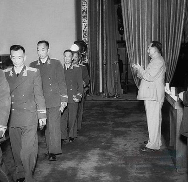 老照片:1955年开国将帅授衔仪式珍贵纪实图片