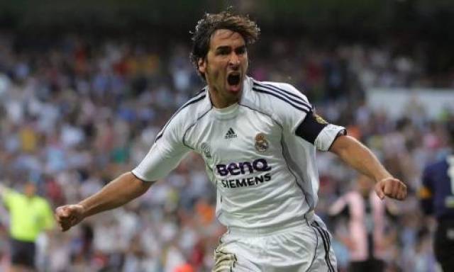 伯纳乌王子劳尔生涯五大进球:劳尔巧妙挑过巴