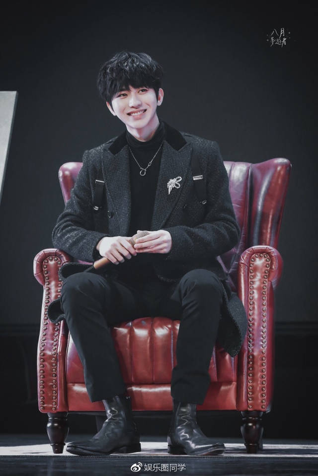 蔡徐坤即将开启个人世界巡演,粉丝们表示压力