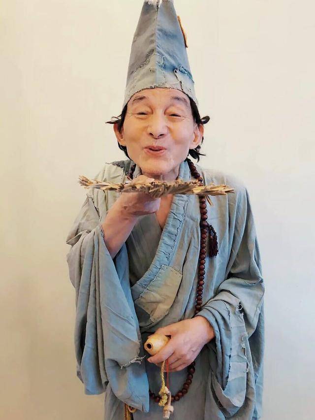 济公爷爷重返金鹰奖宣布杀回直播圈,引发全网