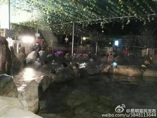 一些烧烤 或当地的特色美食 (图片来源:@昆明富民发布) 除了东村温泉