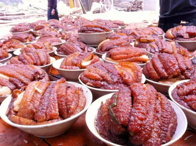 农村结婚酒席!这么大排场峰峰谁见过?