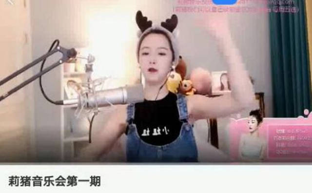 服装哥最新视频直播间 f841166bb3074fc7af79af351e511457.jpeg