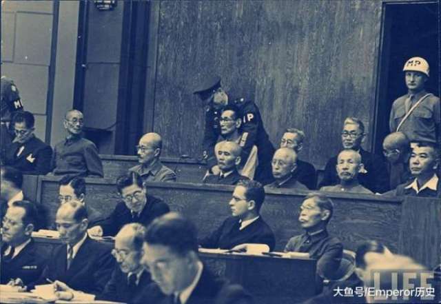 图为1946年,在远东国际军事法庭被告席上,日本战犯审判时的众生相.