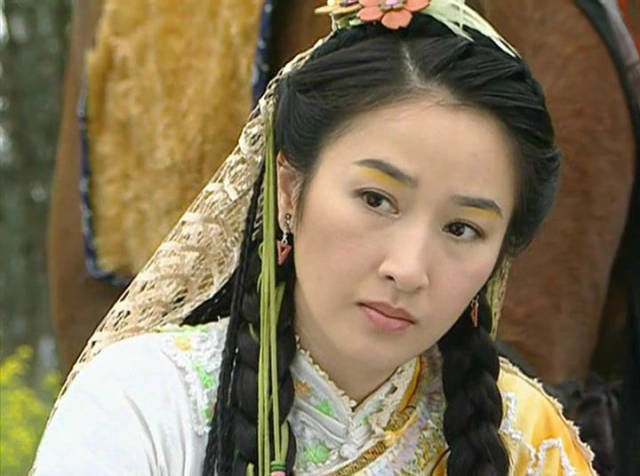 发饰就地取材的古装女子,关咏荷优雅大气,赵雅芝温婉古典美人