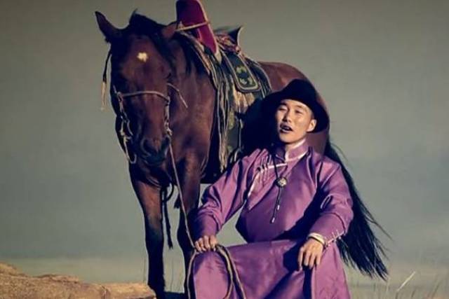 唱《微腾花》我只服他!(附歌词)