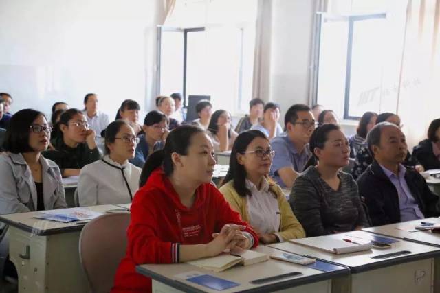 案例速报|鸿合智能交互黑板,为济南历城二中师生带来全新的教学体验!