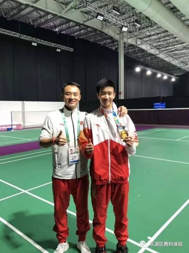 东湖娇子李诗沣力夺世界青奥会羽毛球比赛男子单打冠军