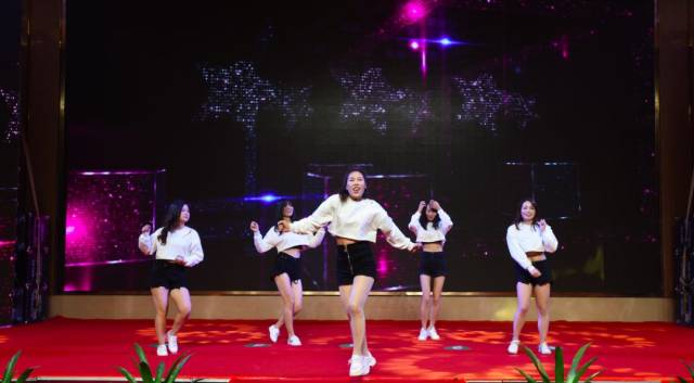 武汉链家三季度英雄大会隆重召开