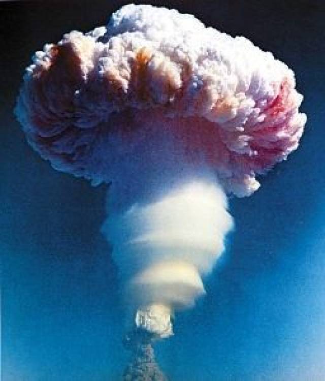 中国第一颗氢弹爆炸成功!
