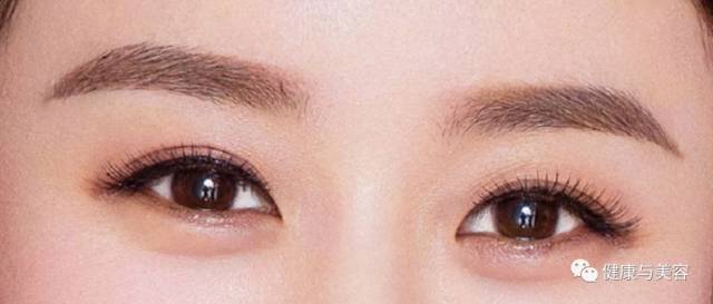 冯绍峰结婚证的眉毛是谁刮的?跟赵丽颖学减龄