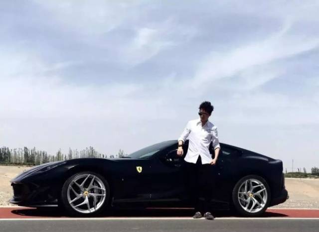 赵丽颖和冯绍峰两人的车库就能组成一个豪华婚车队