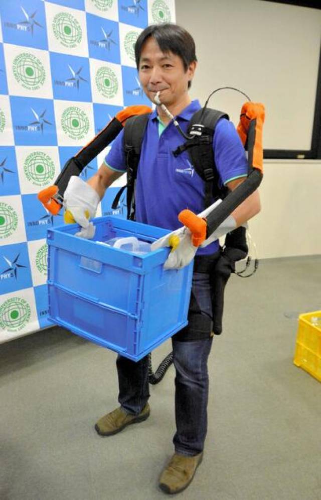 日本研发穿戴式机器人 可辅助使用者搬运重物