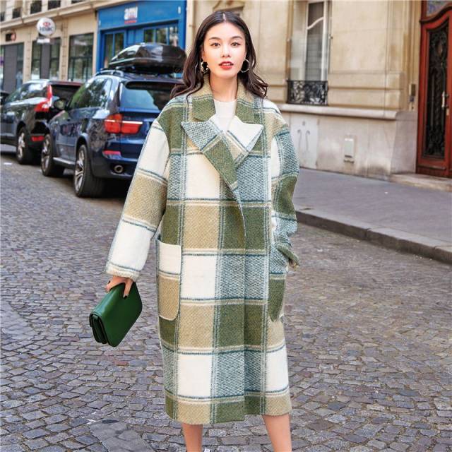 为什么格子衣服显老气,穿格子衣服显脸,格子连衣裙配鞋子图片_大山谷图库