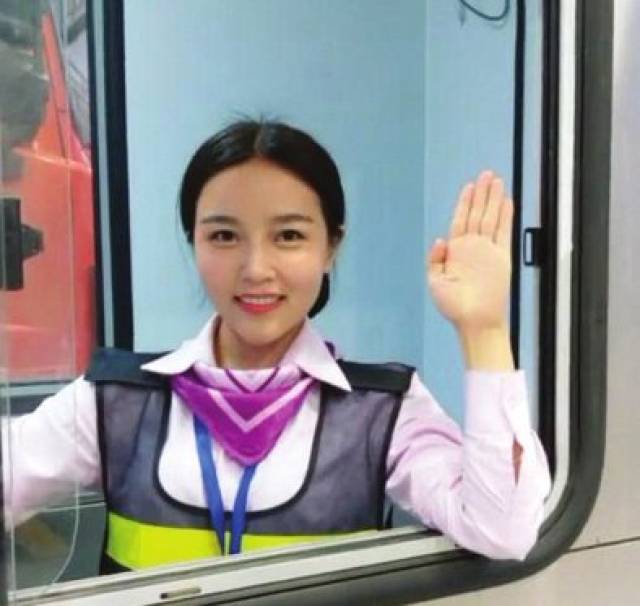 高速网红小姐姐现身 这是网红去掉滤镜最美的