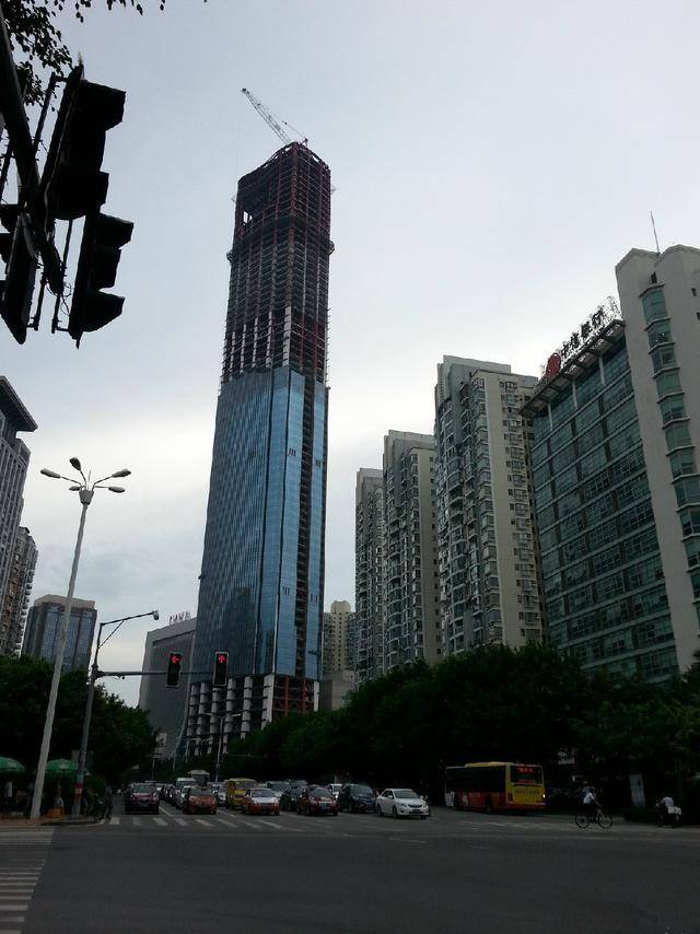 厦门该建筑物烂尾十四年,现如今大变身,成为福建省最高的大楼