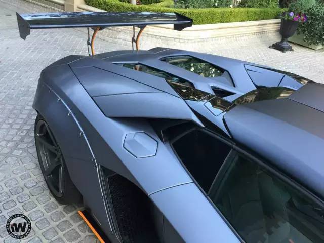 阳光黑 宽体 大尾翼兰博基尼aventador lp700-4 roadster-搞笑频道