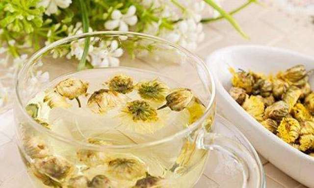 读睡诗歌 生活是一杯菊花茶,你拿不温不热的水去泡