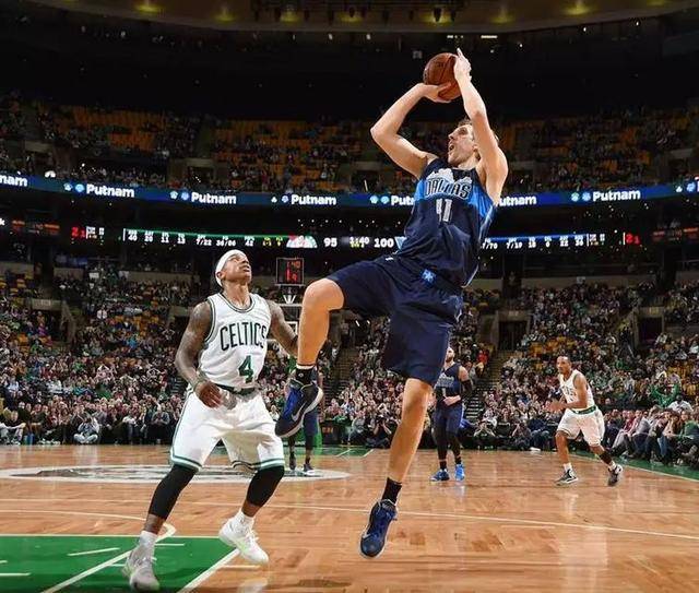 nba最难封盖的8大跳投:乔丹的"平筐投篮",诺维斯基金鸡独立