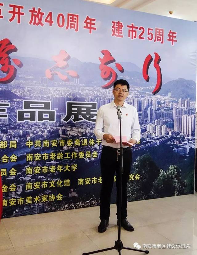 会上,市委常委,组织部部长王连赞代表市委,市政府致辞.