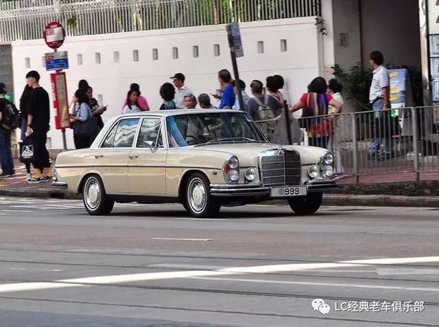 街拍老车,香港无疑是个好地方,品类多车子倩  四代奔驰s w108,这么老