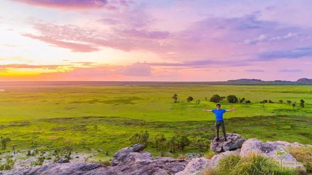 卡卡杜国家公园在澳大利亚北领地的北部,所处地区属于热带草原气候