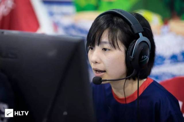 ���ٽ�ɢ���ֱ����ά���й�Ψһһ֧Ů��CS:GOս����;���